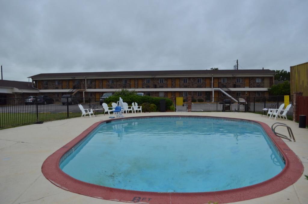 Americas Best Value Inn Crosstimbers Стивенвилл Экстерьер фото