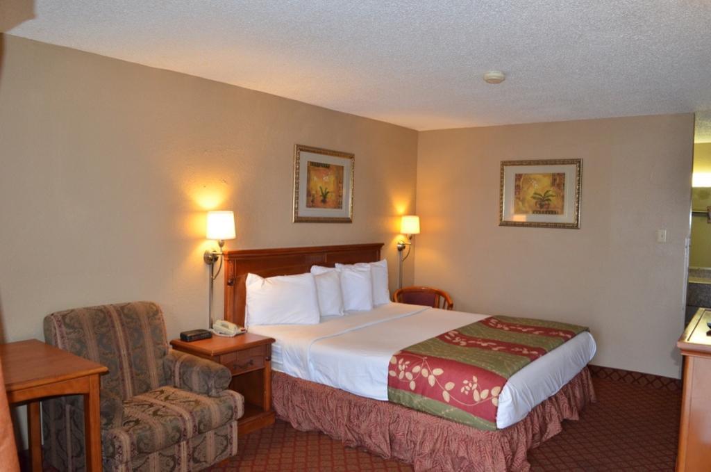 Americas Best Value Inn Crosstimbers Стивенвилл Экстерьер фото