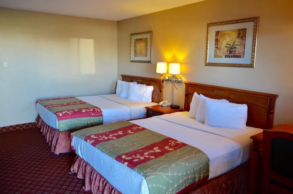 Americas Best Value Inn Crosstimbers Стивенвилл Экстерьер фото